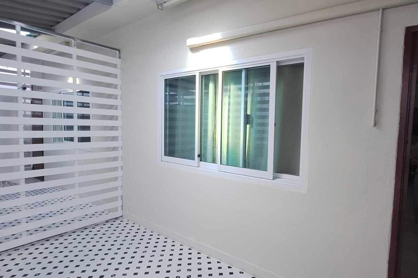 Chaiwat Hostel Bangkok Exterior photo