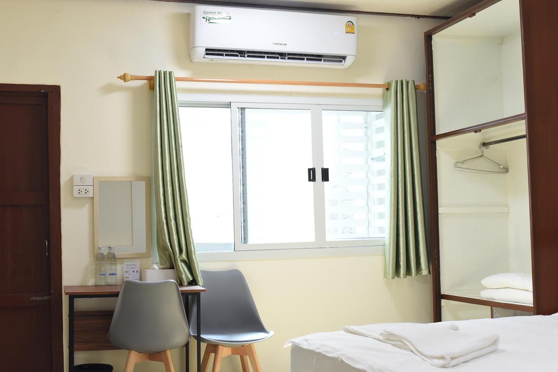 Chaiwat Hostel Bangkok Exterior photo