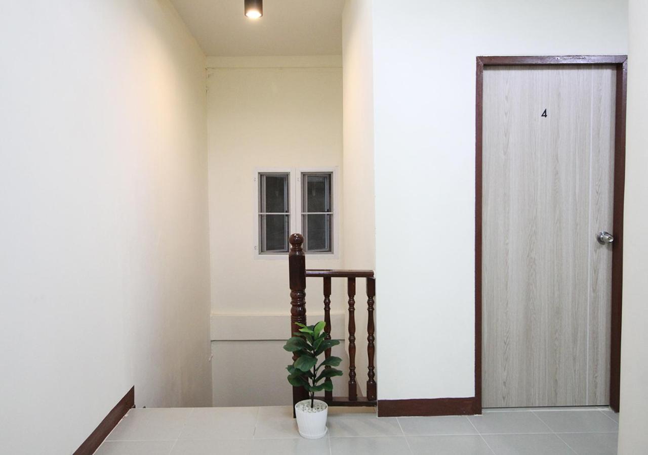 Chaiwat Hostel Bangkok Exterior photo