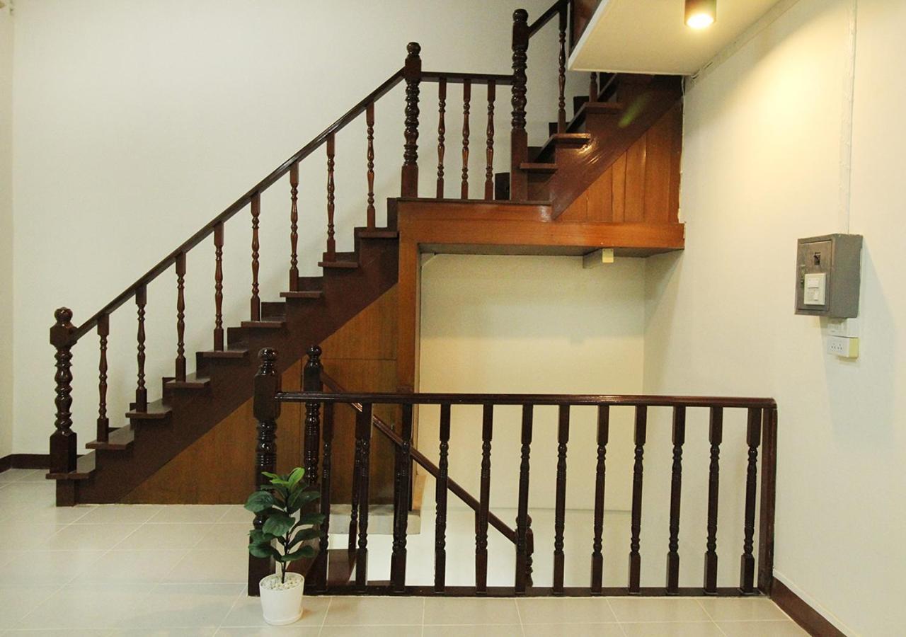 Chaiwat Hostel Bangkok Exterior photo