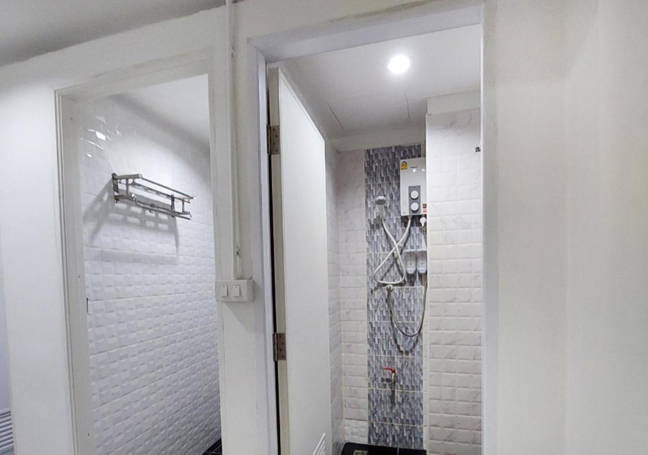 Chaiwat Hostel Bangkok Exterior photo