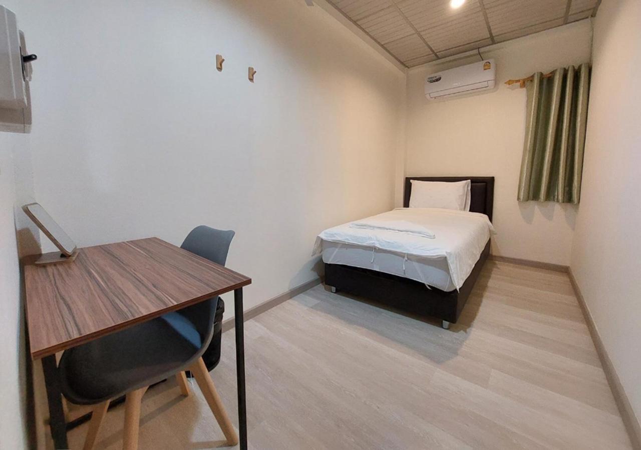 Chaiwat Hostel Bangkok Exterior photo
